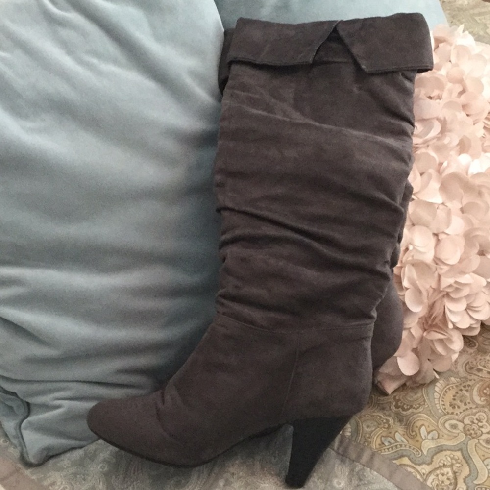Gray Suede Boots - image 5